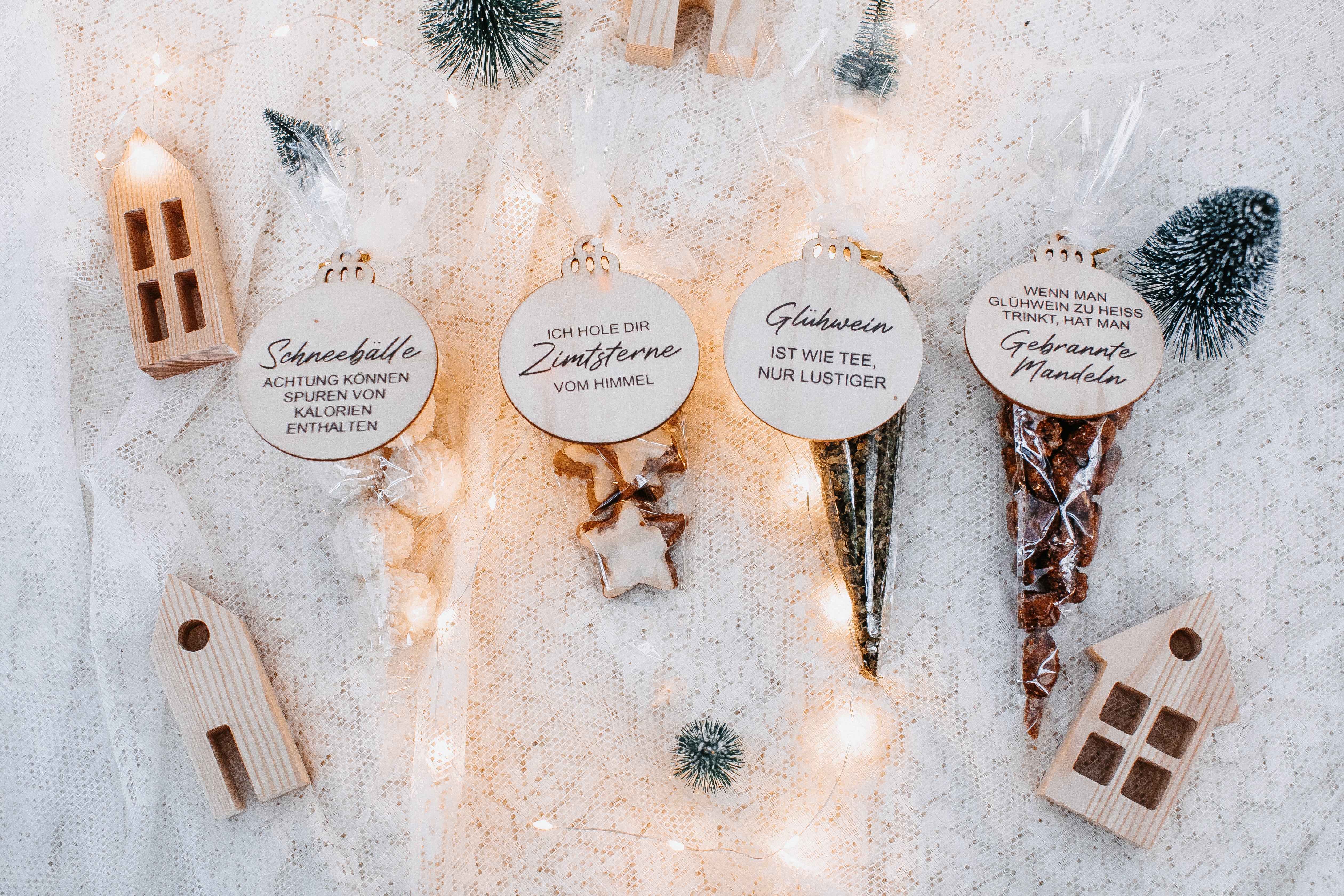 Weihnachtsmarkt verschenken – personalisierte Holzbox & Deko-Anhänger