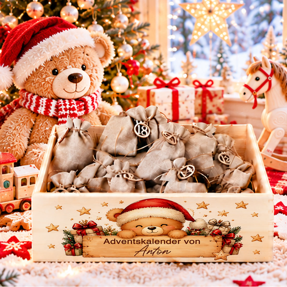 Personalisierter Adventskalender für Kinder aus Holz mit Namen, süßem Weihnachtsbär und Jutesäckchen mit Holzzahlen
