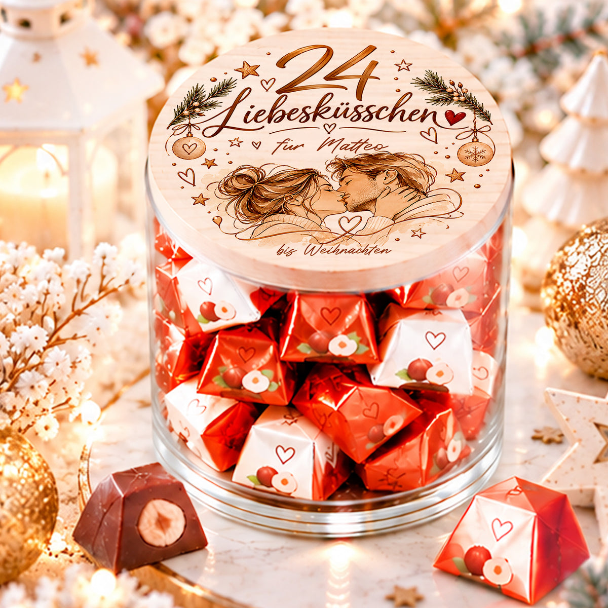 Personalisierter Adventskalender 24 Liebesküsschen mit romantischem Paarmotiv auf Holzdeckel