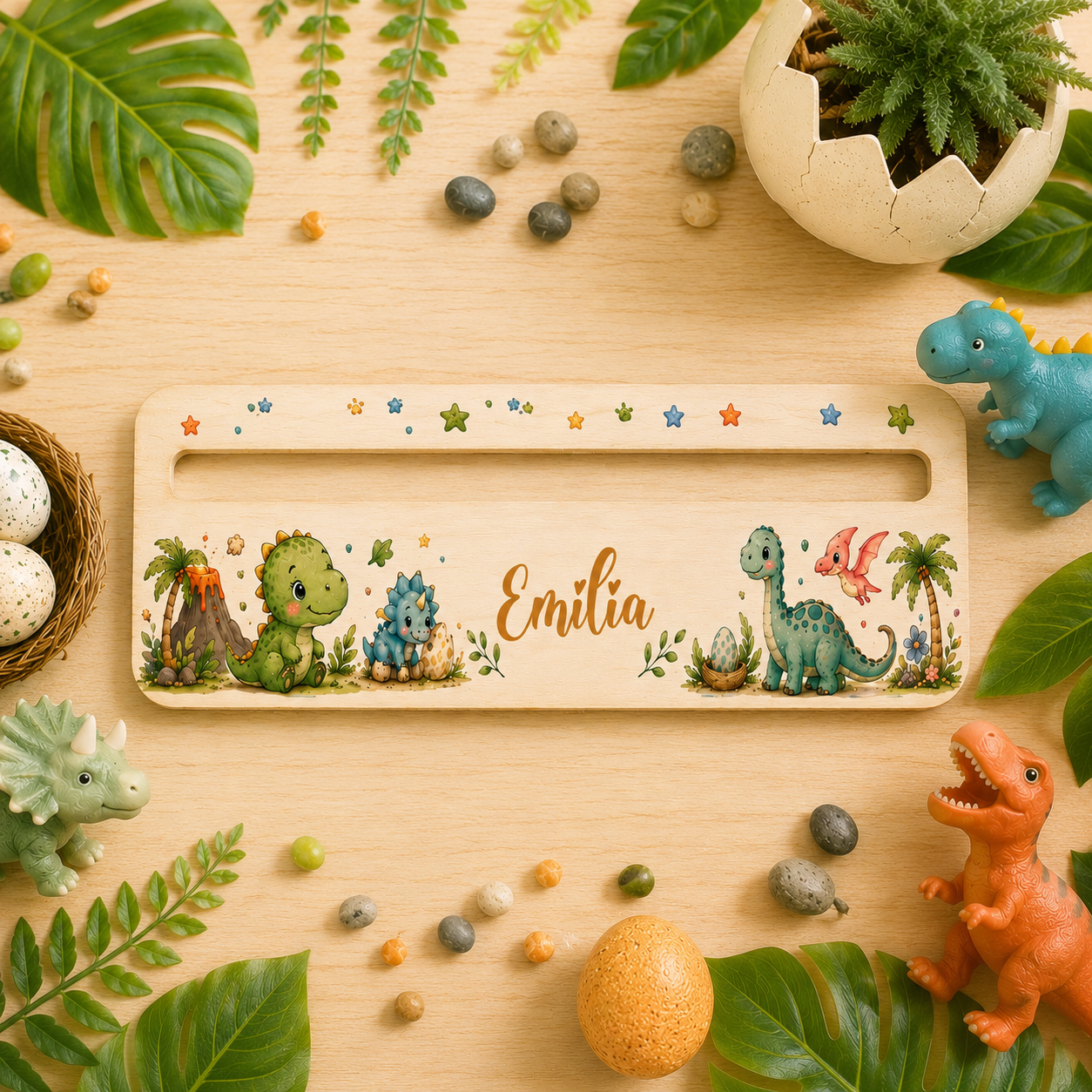Personalisierte Dino Lesehilfe aus Holz mit Namen für Schulanfänger. Hochwertige Lesehilfe zum Lesenlernen als individuelles Einschulungsgeschenk für Jungen und Mädchen zur ersten Klasse.