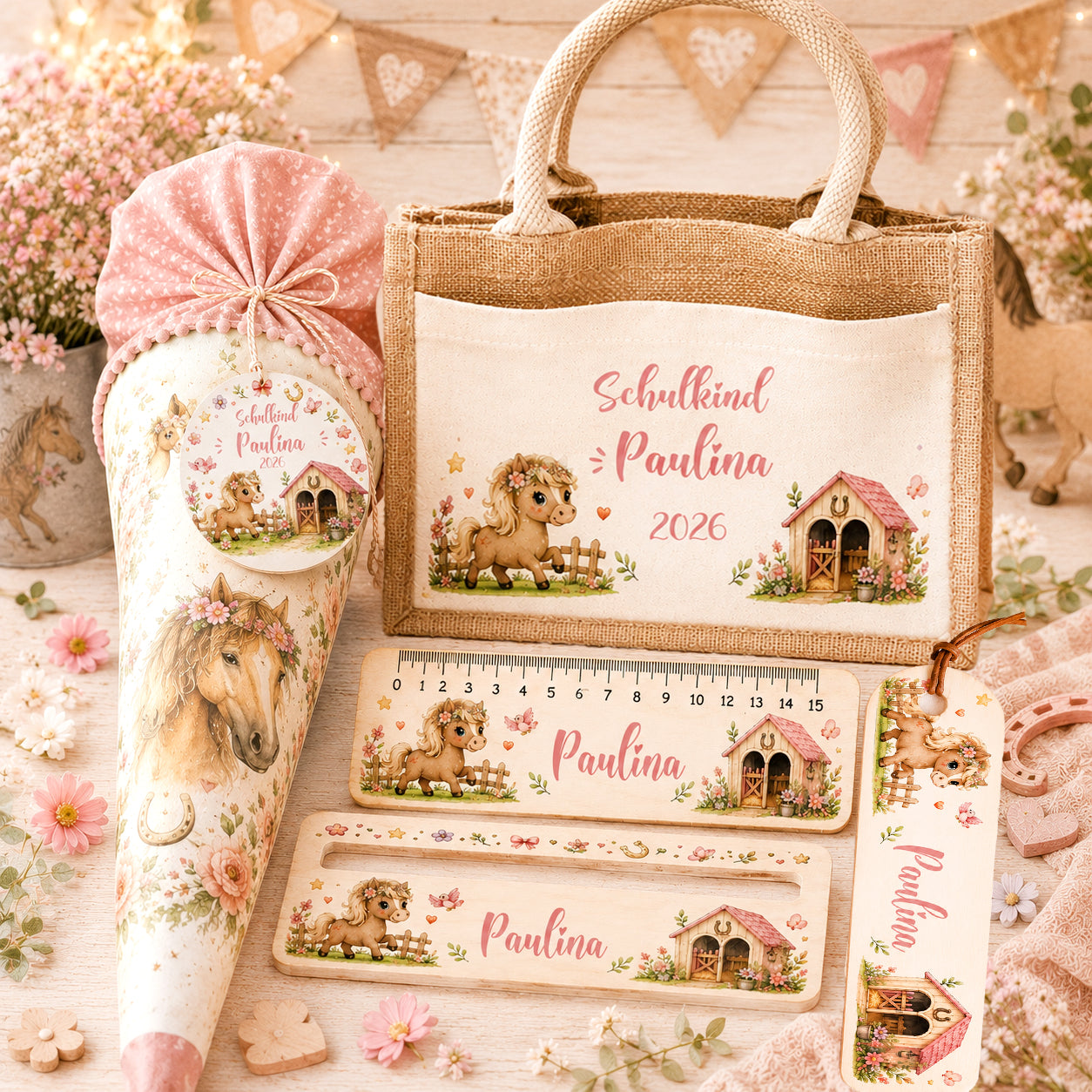 Personalisiertes Einschulungs-Set Pferd mit Name bestehend aus Jutetasche, Lesehilfe, Holzlineal, Lesezeichen und Schultütenanhänger. Geschenk zur Einschulung für Mädchen. Schultüte nicht im Lieferumfang enthalten.
