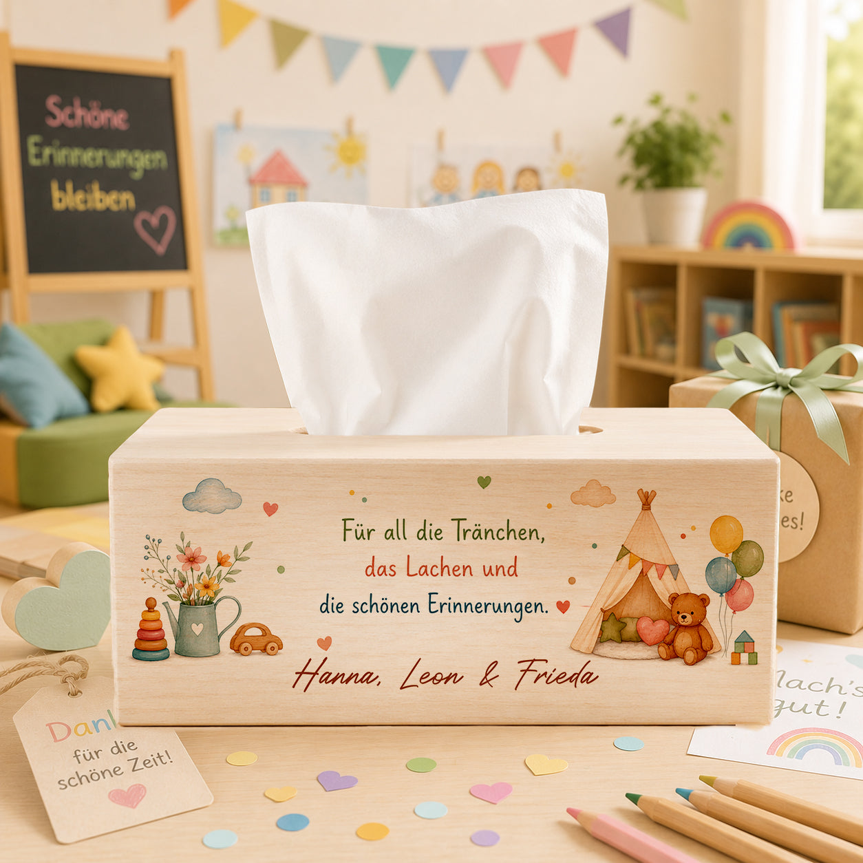 Personalisierte Taschentücherbox aus Holz mit Spruch Für all die Tränchen das Lachen und die schönen Erinnerungen als Abschiedsgeschenk für Erzieherinnen im Kindergarten