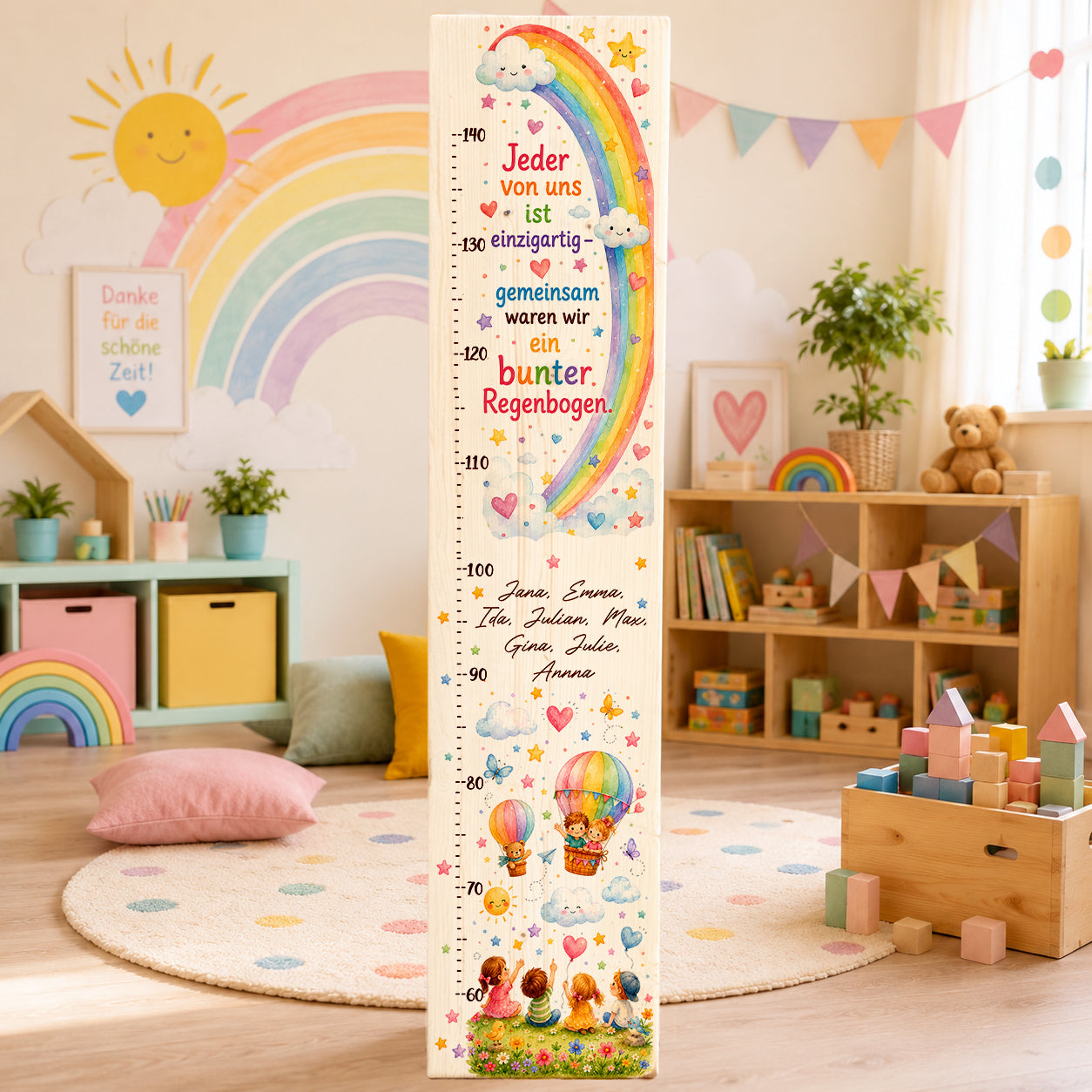 Personalisierte Holz Messlatte mit Regenbogen, Kindernamen und liebevoller Abschiedsbotschaft als emotionales Kita Abschiedsgeschenk für Erzieherinnen