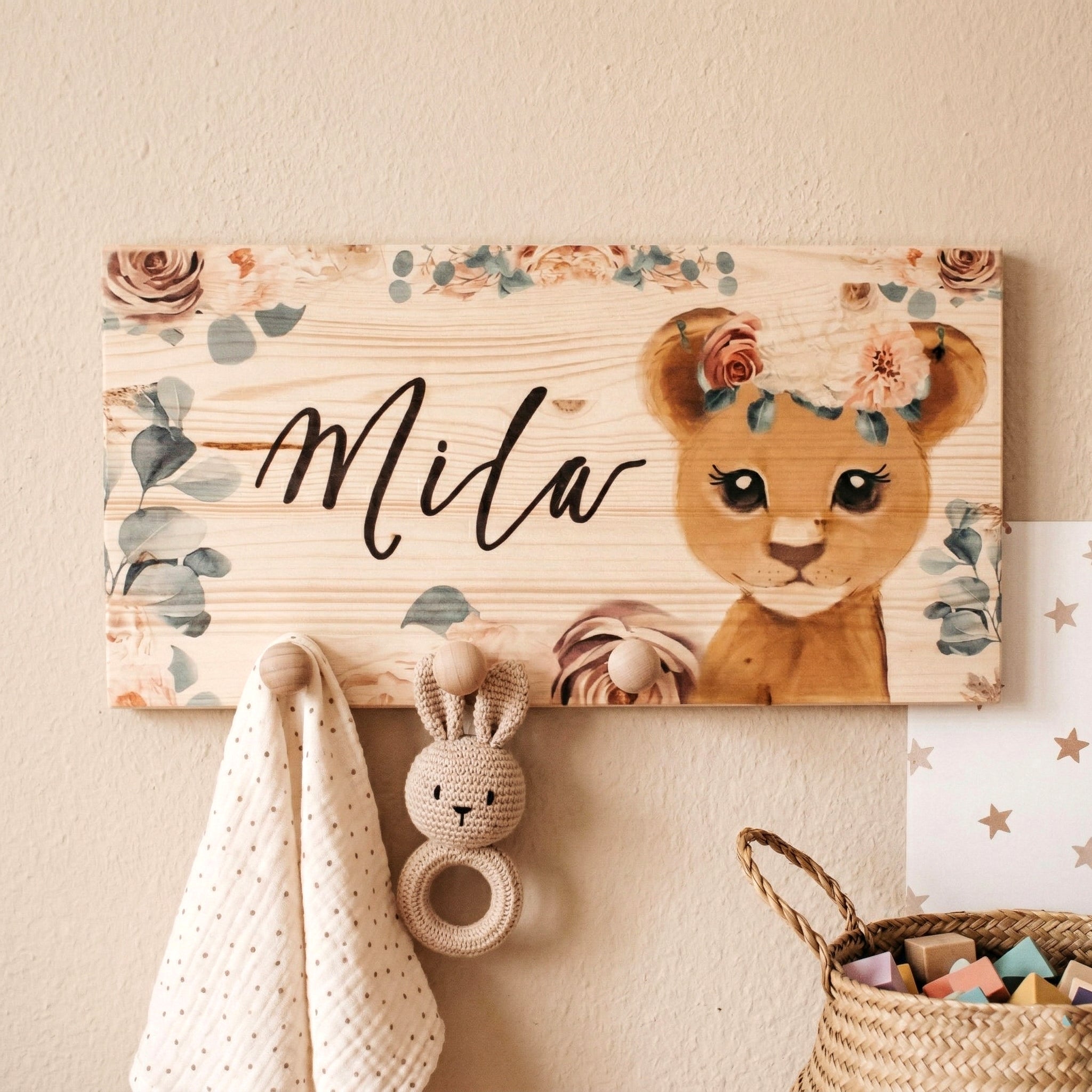 Personalisierte Garderobe aus Holz mit Namen für Kinderzimmer und Flur