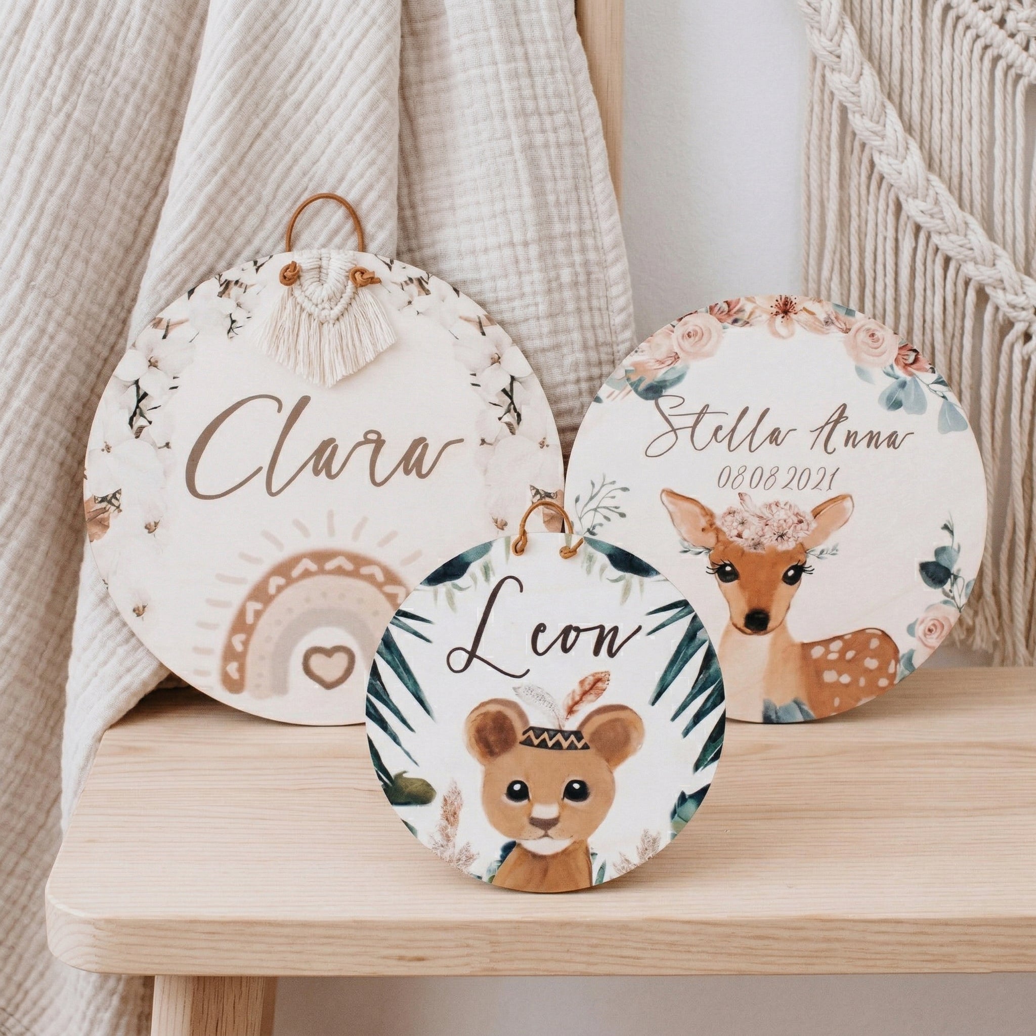 Personalisiertes Namensschild aus Holz mit Name für Babyzimmer und Kinderzimmer
