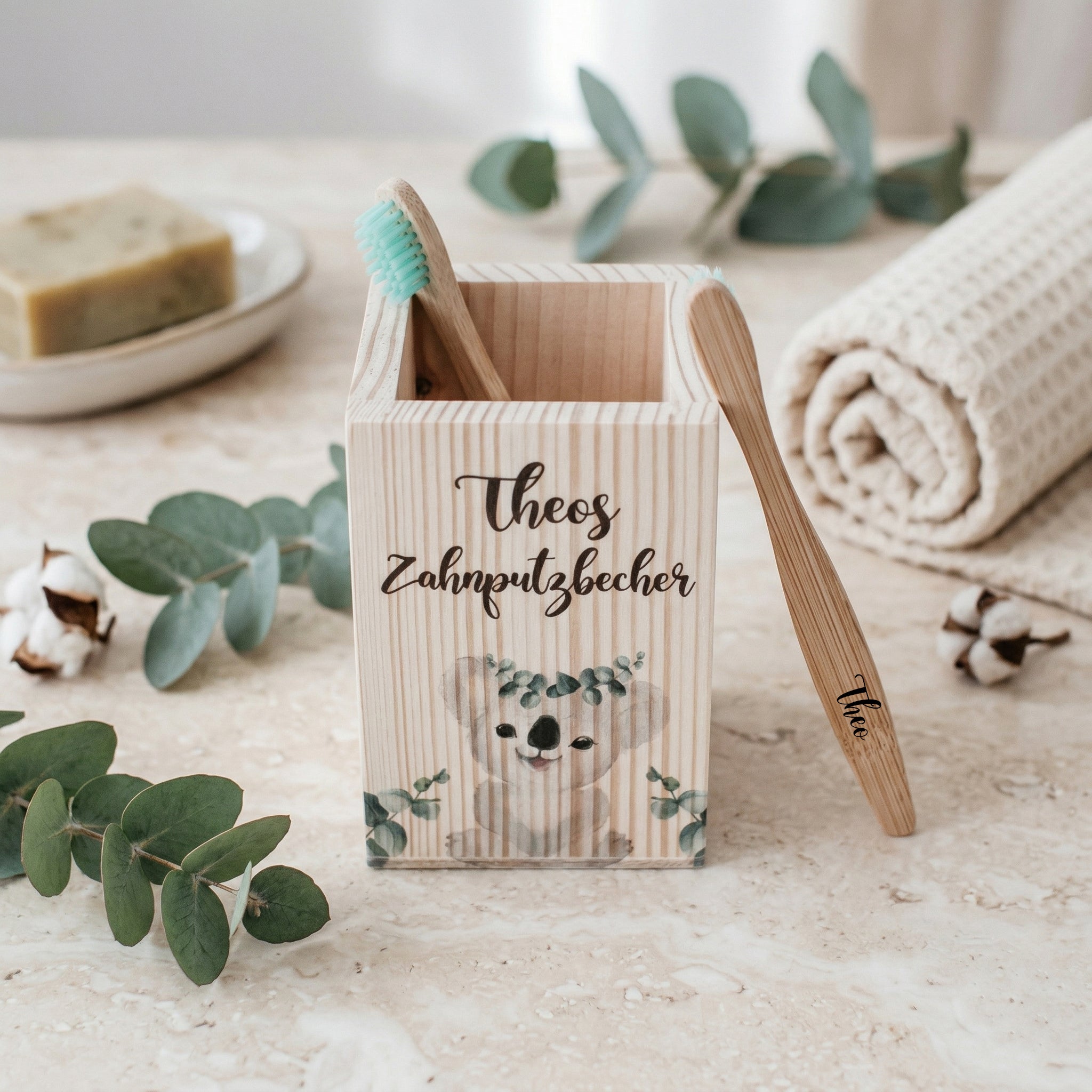 Personalisierte Zahnbürste und Zahnputzbecher aus Holz mit Namen für Kinder