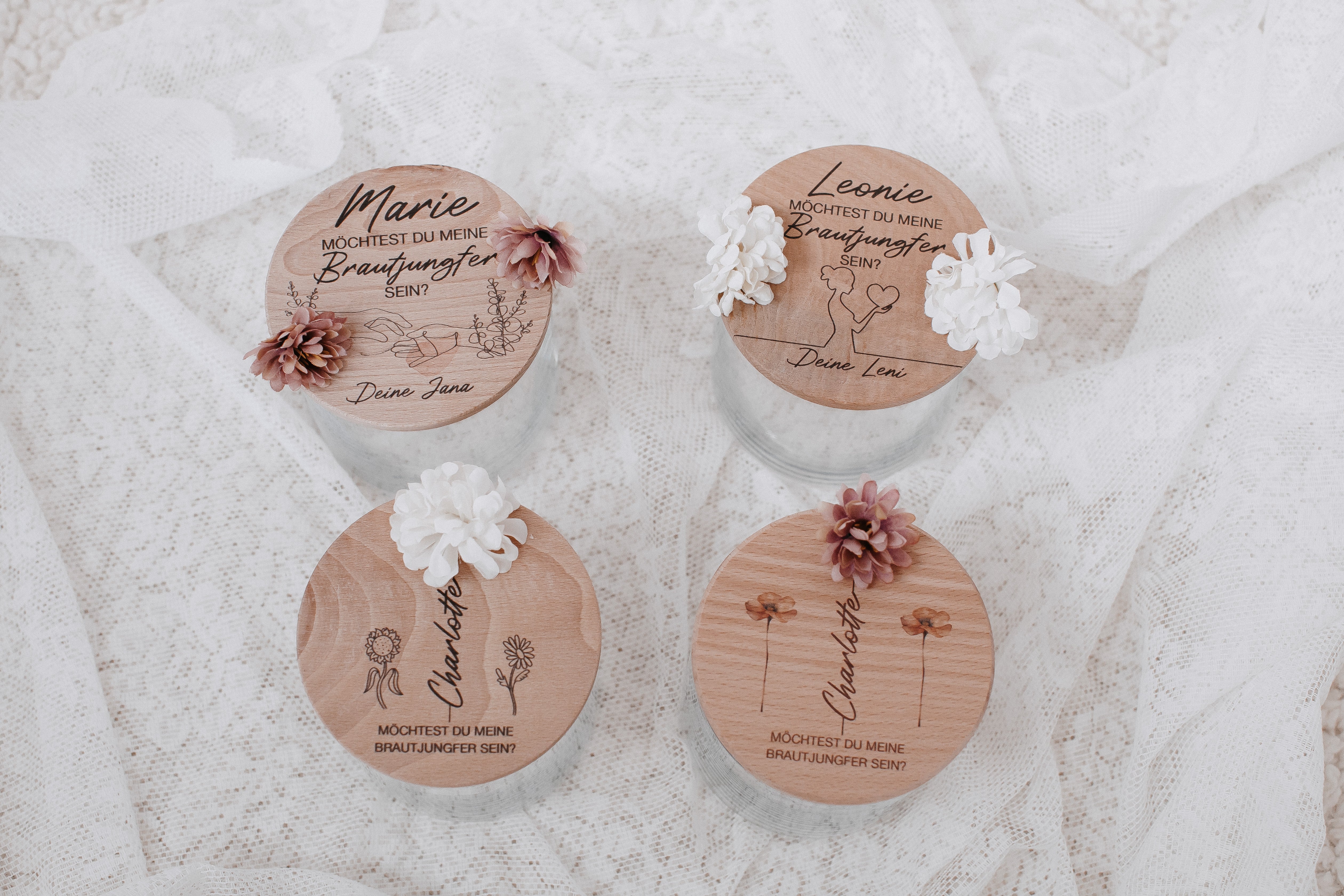 Hochzeit Geschenkidee – Glasdose mit Gravur für Brautjungfer fragen
