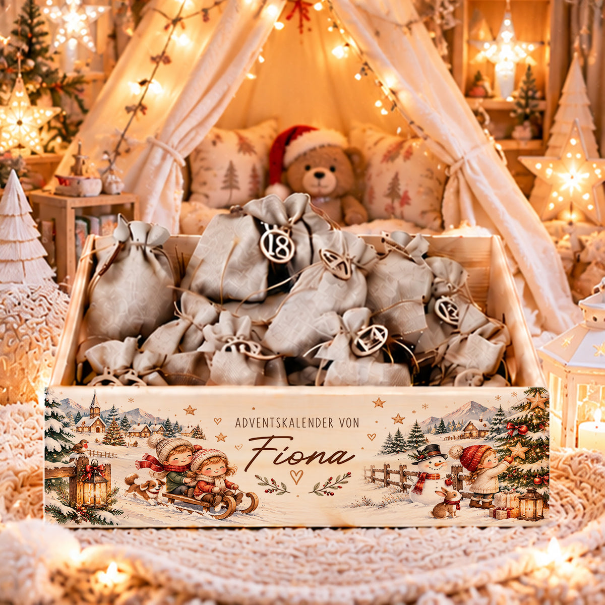 Personalisierter Adventskalender für Kinder aus Holz mit Namen, Wintermotiv mit Schlittenkindern und Schneemann, Holzkiste mit Jutesäckchen zum Befüllen