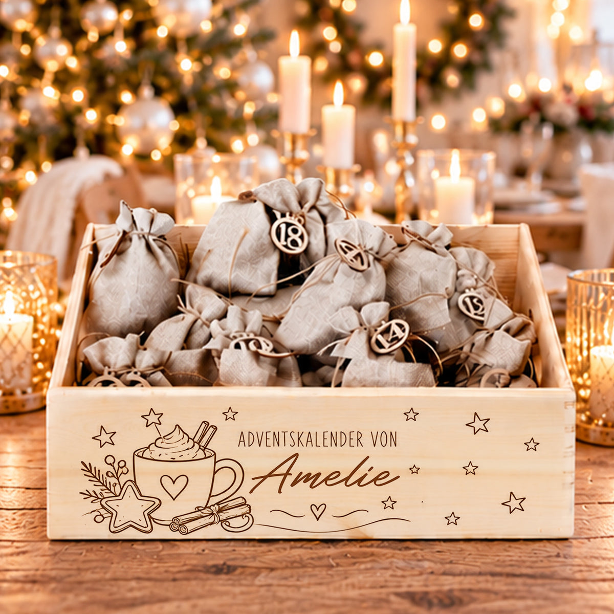 Personalisierter Adventskalender aus Holz mit Namen, heißer Schokolade, Zimtstangen, Sternkeks und Jutesäckchen zum Befüllen
