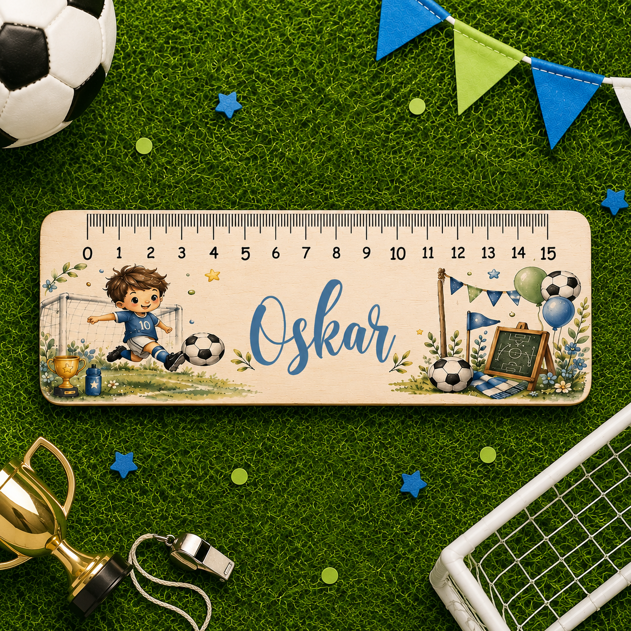 Personalisiertes Holzlineal mit Fußball-Motiv, Fußballtor und Name. 18 cm langes Lineal mit 15 cm Skala für Schule und Hausaufgaben.