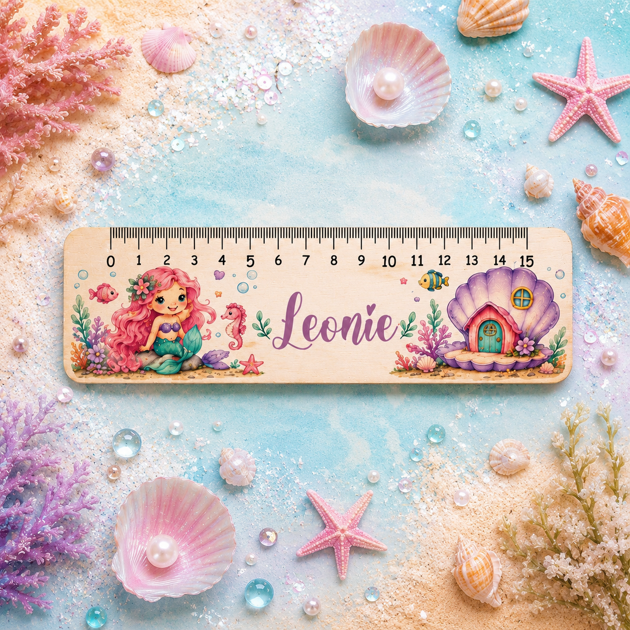 Personalisiertes Holzlineal mit Meerjungfrau und Namen. 18 cm langes Lineal mit 15 cm Skala als praktisches Schulzubehör und Einschulungsgeschenk.