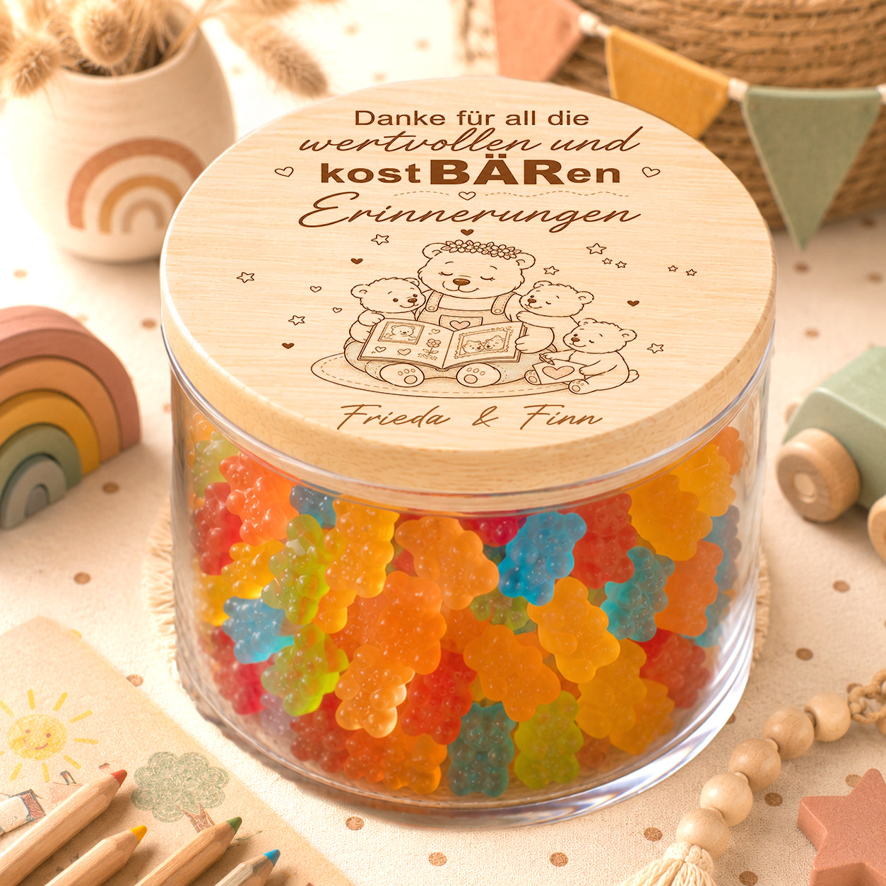 Kita Abschiedsgeschenk Erzieherin personalisiert mit kostBÄRen Erinnerungen Spruch und bunten Gummibärchen im Glas