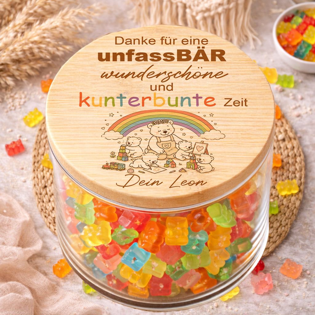 Kita Abschiedsgeschenk für Erzieherin personalisiert mit Regenbogen Motiv und Gummibärchen Glas