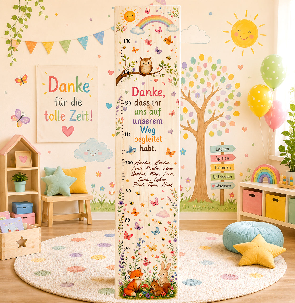 Personalisierte Holz Messlatte mit Fuchs, Hase, Eule, Schmetterlingen und Kindernamen als emotionales Kita Abschiedsgeschenk für Erzieherinnen