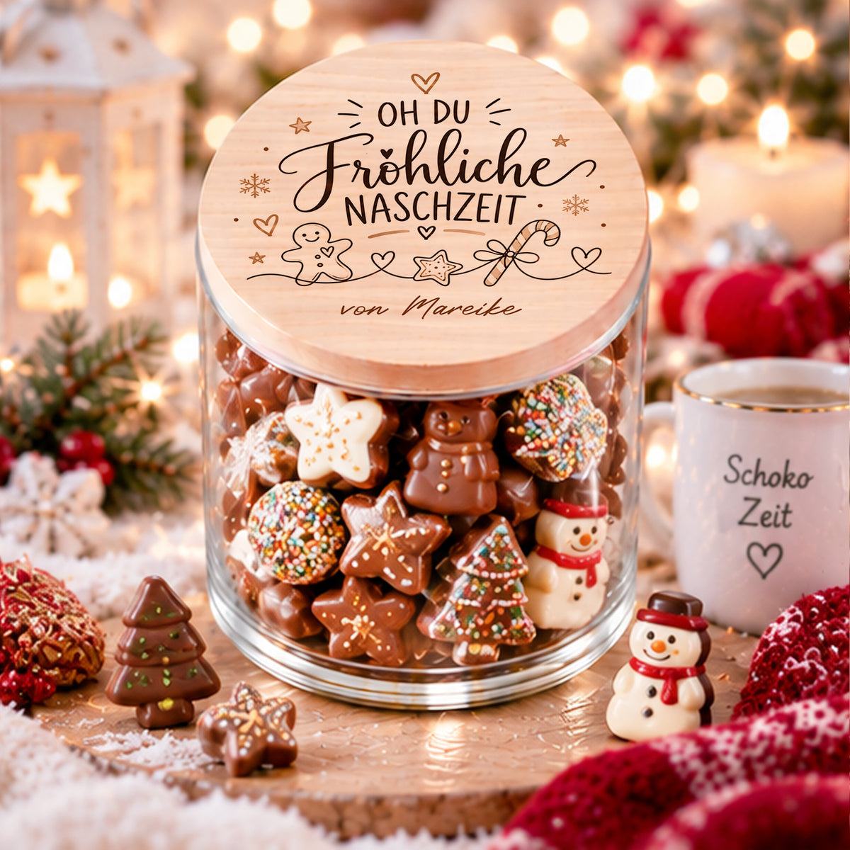 Personalisiertes Naschglas zu Weihnachten mit Namen und Holzdeckel als süßes Weihnachtsgeschenk