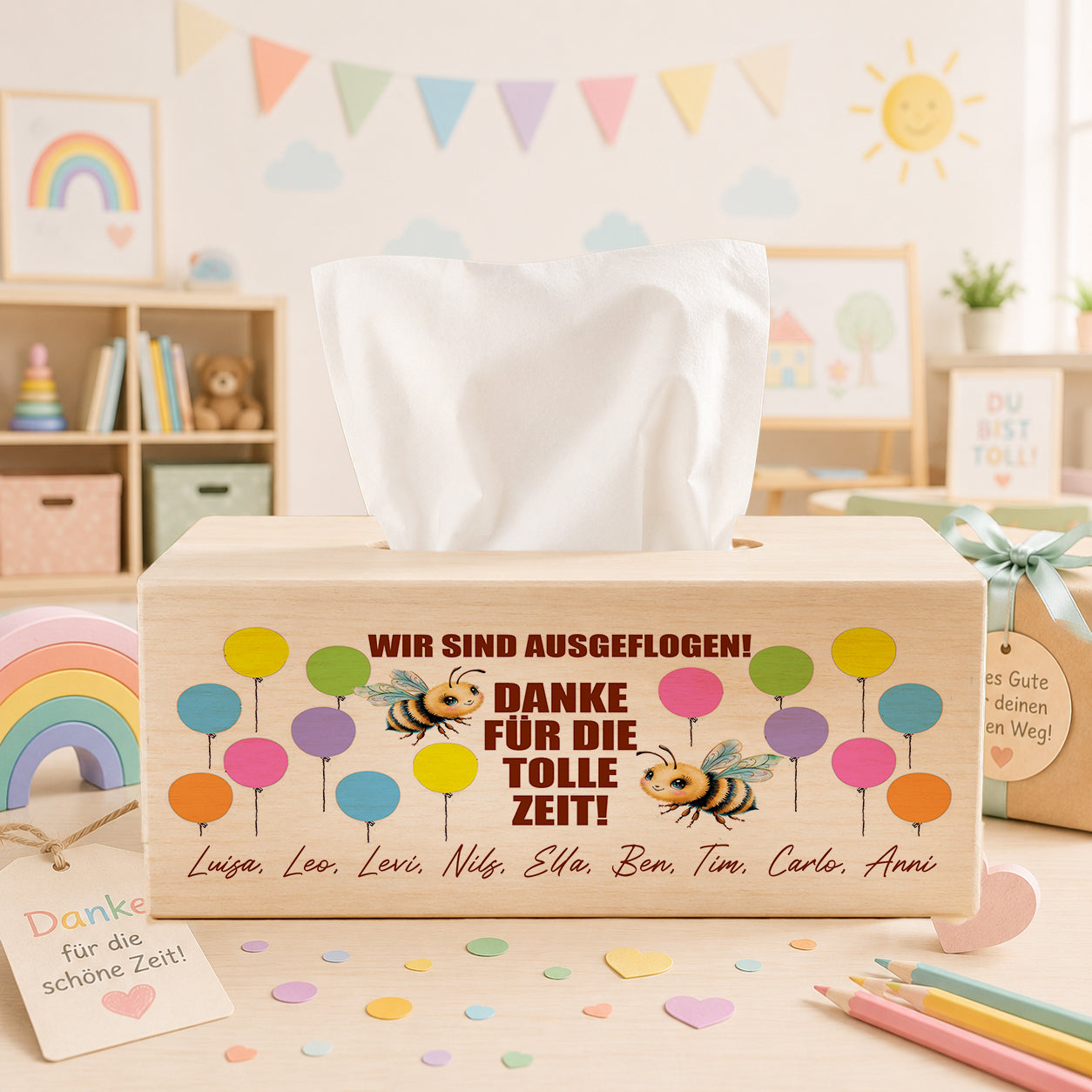 Personalisierte Taschentücherbox aus Holz mit Wir sind ausgeflogen Motiv als Abschiedsgeschenk für Erzieherin