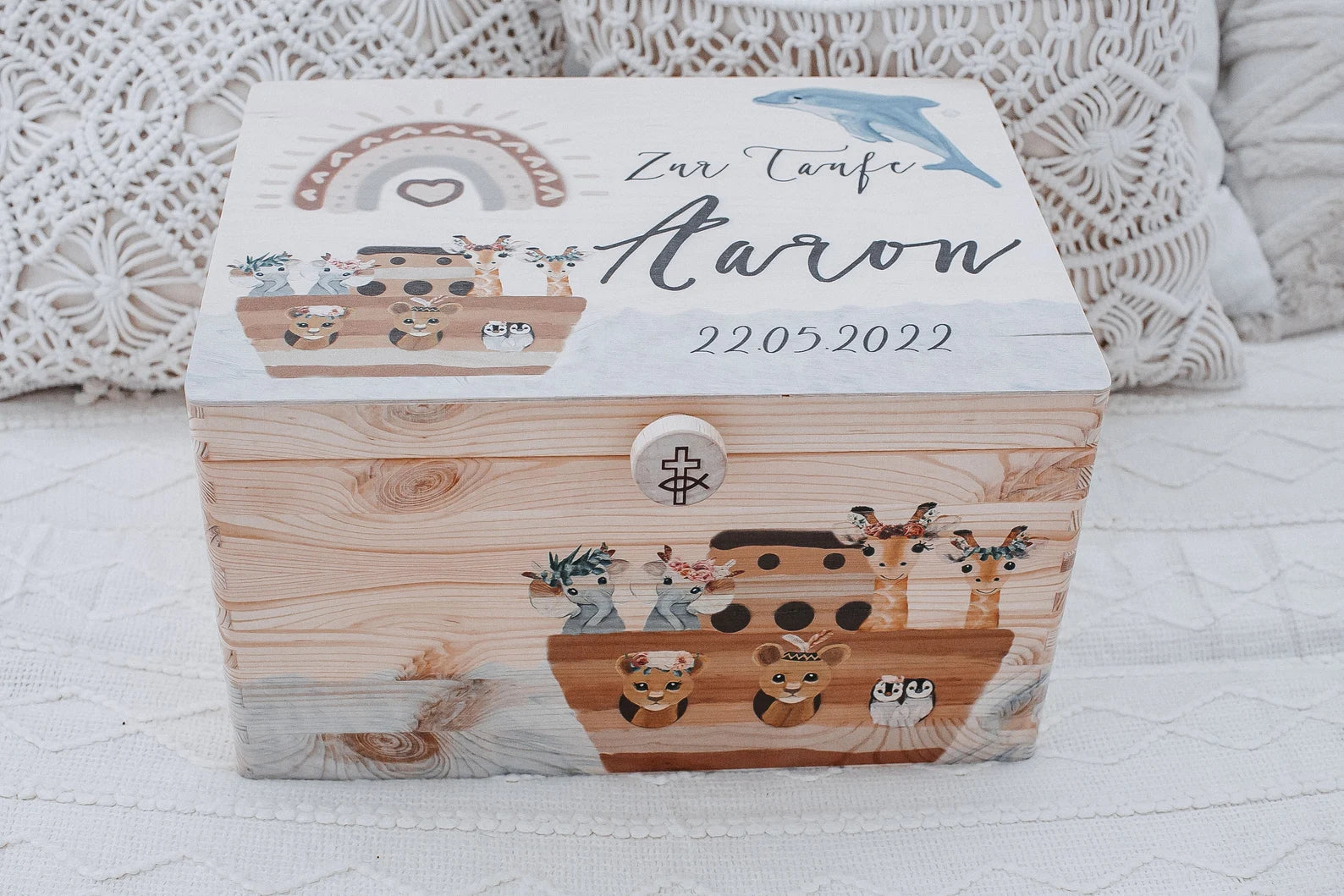Erinnerungskiste Arche Noah personalisiert mit Namen aus Holz