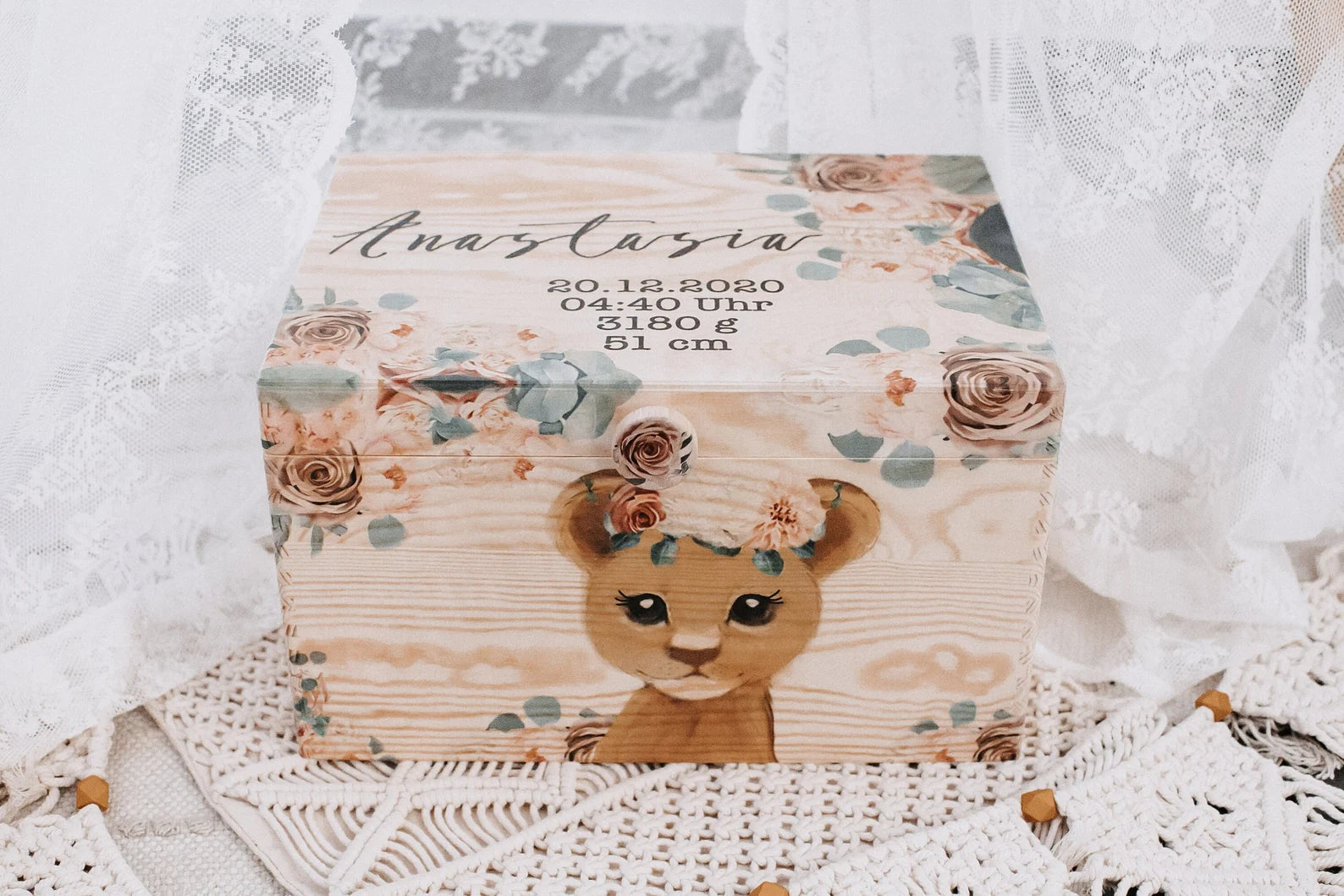 Personalisierte Erinnerungskiste als Geschenk für Eltern und Baby