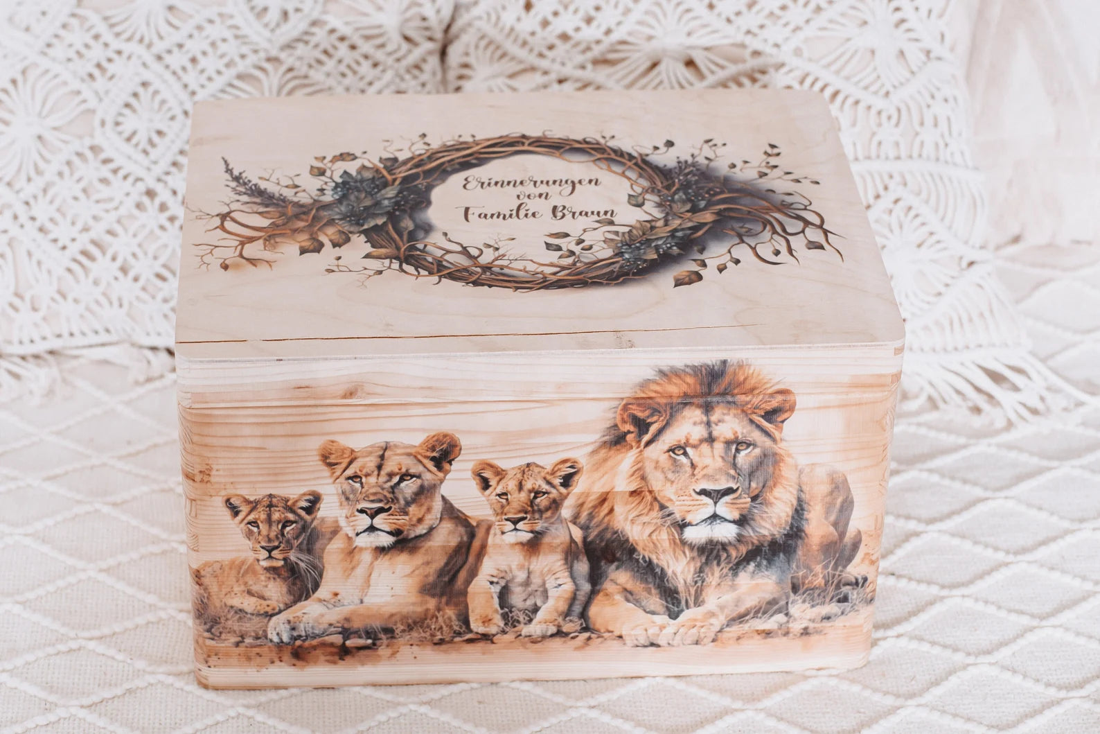 Personalisierte emotionale Erinnerungskiste mit Namen aus Holz
